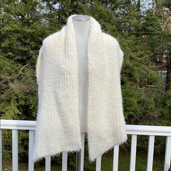 Anthropologie Accessories - Anthropologie fuzzy white scarf